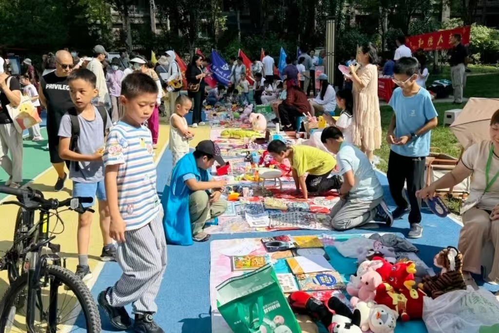 “爱撒凉山 和院大集”学前学普爱心公益行动在南磨房广华新城东社区圆满落幕